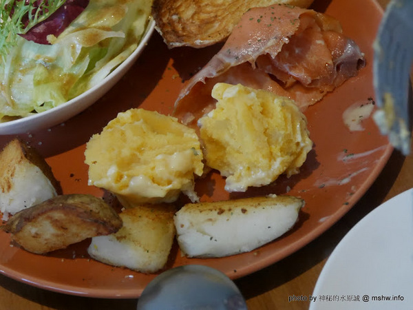 POND BURGER CAFE：【食記】台北Pond Burger Cafe 早午餐.漢堡.輕食@信義國際會議中心&世界貿易中心-捷運MRT台北101/世貿 : 食材新鮮,口味創新,下午茶也能享受美味私房漢堡