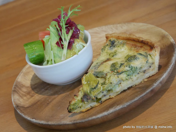 POND BURGER CAFE：【食記】台北Pond Burger Cafe 早午餐.漢堡.輕食@信義國際會議中心&世界貿易中心-捷運MRT台北101/世貿 : 食材新鮮,口味創新,下午茶也能享受美味私房漢堡