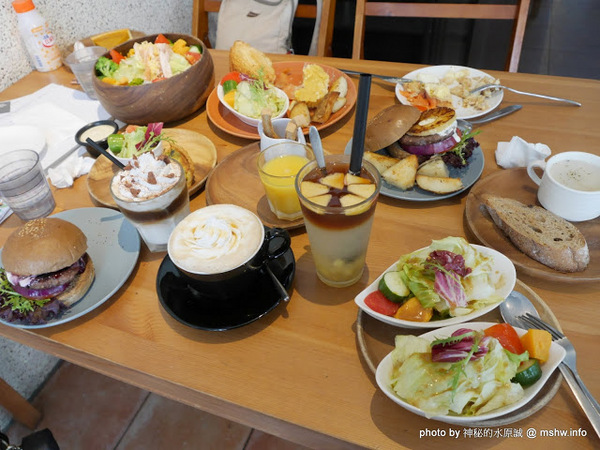 POND BURGER CAFE：【食記】台北Pond Burger Cafe 早午餐.漢堡.輕食@信義國際會議中心&世界貿易中心-捷運MRT台北101/世貿 : 食材新鮮,口味創新,下午茶也能享受美味私房漢堡