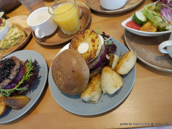 POND BURGER CAFE：【食記】台北Pond Burger Cafe 早午餐.漢堡.輕食@信義國際會議中心&世界貿易中心-捷運MRT台北101/世貿 : 食材新鮮,口味創新,下午茶也能享受美味私房漢堡