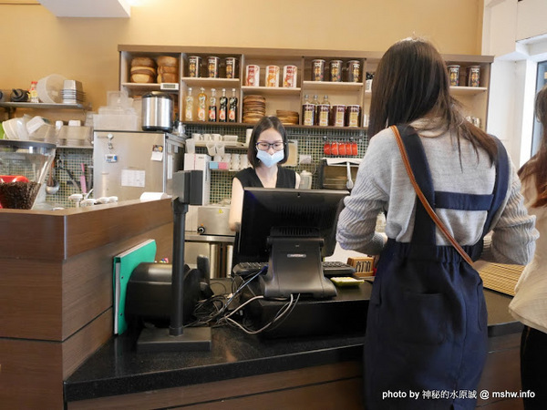 POND BURGER CAFE：【食記】台北Pond Burger Cafe 早午餐.漢堡.輕食@信義國際會議中心&世界貿易中心-捷運MRT台北101/世貿 : 食材新鮮,口味創新,下午茶也能享受美味私房漢堡