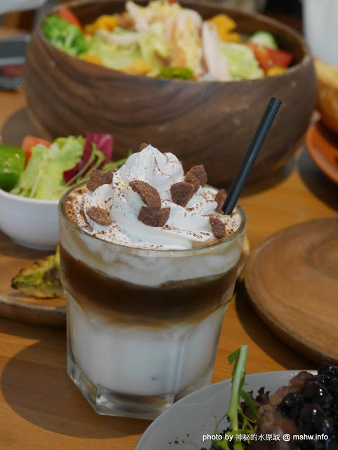 POND BURGER CAFE：【食記】台北Pond Burger Cafe 早午餐.漢堡.輕食@信義國際會議中心&世界貿易中心-捷運MRT台北101/世貿 : 食材新鮮,口味創新,下午茶也能享受美味私房漢堡