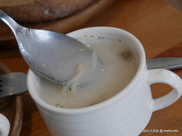 POND BURGER CAFE：【食記】台北Pond Burger Cafe 早午餐.漢堡.輕食@信義國際會議中心&世界貿易中心-捷運MRT台北101/世貿 : 食材新鮮,口味創新,下午茶也能享受美味私房漢堡