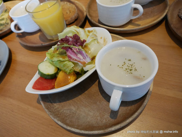 POND BURGER CAFE：【食記】台北Pond Burger Cafe 早午餐.漢堡.輕食@信義國際會議中心&世界貿易中心-捷運MRT台北101/世貿 : 食材新鮮,口味創新,下午茶也能享受美味私房漢堡