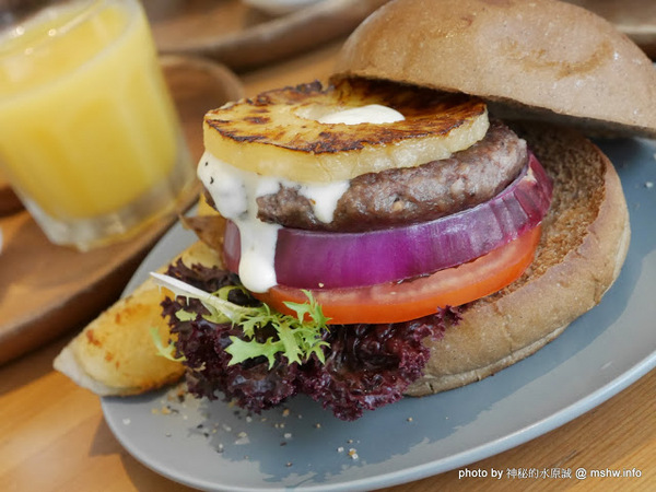 POND BURGER CAFE：【食記】台北Pond Burger Cafe 早午餐.漢堡.輕食@信義國際會議中心&世界貿易中心-捷運MRT台北101/世貿 : 食材新鮮,口味創新,下午茶也能享受美味私房漢堡