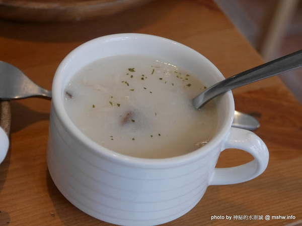 POND BURGER CAFE：【食記】台北Pond Burger Cafe 早午餐.漢堡.輕食@信義國際會議中心&世界貿易中心-捷運MRT台北101/世貿 : 食材新鮮,口味創新,下午茶也能享受美味私房漢堡