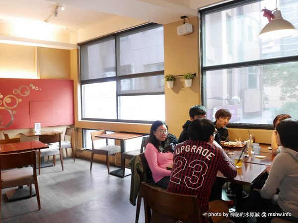 POND BURGER CAFE：【食記】台北Pond Burger Cafe 早午餐.漢堡.輕食@信義國際會議中心&世界貿易中心-捷運MRT台北101/世貿 : 食材新鮮,口味創新,下午茶也能享受美味私房漢堡