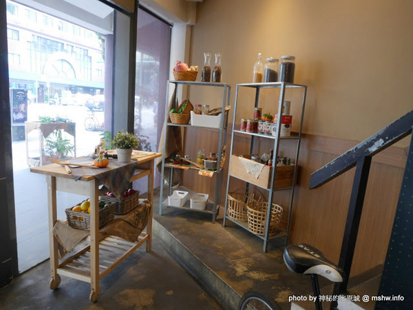 POND BURGER CAFE：【食記】台北Pond Burger Cafe 早午餐.漢堡.輕食@信義國際會議中心&世界貿易中心-捷運MRT台北101/世貿 : 食材新鮮,口味創新,下午茶也能享受美味私房漢堡