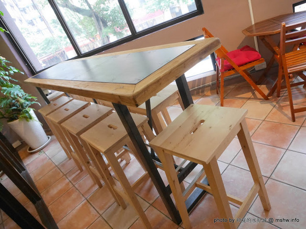 POND BURGER CAFE：【食記】台北Pond Burger Cafe 早午餐.漢堡.輕食@信義國際會議中心&世界貿易中心-捷運MRT台北101/世貿 : 食材新鮮,口味創新,下午茶也能享受美味私房漢堡