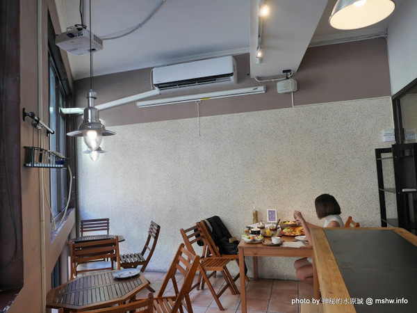 POND BURGER CAFE：【食記】台北Pond Burger Cafe 早午餐.漢堡.輕食@信義國際會議中心&世界貿易中心-捷運MRT台北101/世貿 : 食材新鮮,口味創新,下午茶也能享受美味私房漢堡