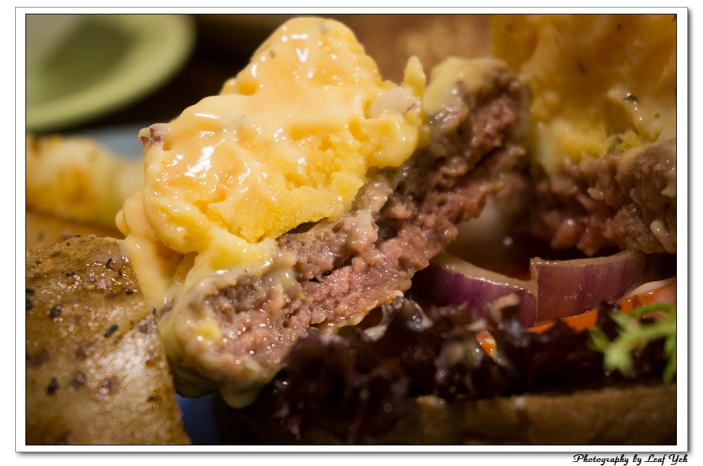 POND BURGER CAFÉ,捷運101站,牛小排漢堡,早午餐,有包廂,咖啡館裡的秘辛(製)漢堡,基隆路咖啡館,信義線美食,信義線咖啡館,輕食,漢堡,木盆沙拉,信義路咖啡館,臨江街咖啡館,通化街咖啡館,吳興街咖啡