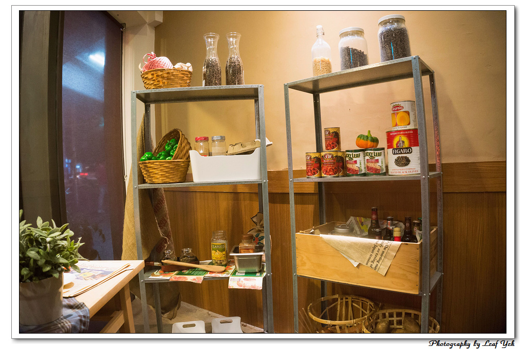 POND BURGER CAFÉ,捷運101站,牛小排漢堡,早午餐,有包廂,咖啡館裡的秘辛(製)漢堡,基隆路咖啡館,信義線美食,信義線咖啡館,輕食,漢堡,木盆沙拉,信義路咖啡館,臨江街咖啡館,通化街咖啡館,吳興街咖啡