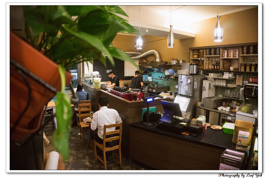 POND BURGER CAFÉ,捷運101站,牛小排漢堡,早午餐,有包廂,咖啡館裡的秘辛(製)漢堡,基隆路咖啡館,信義線美食,信義線咖啡館,輕食,漢堡,木盆沙拉,信義路咖啡館,臨江街咖啡館,通化街咖啡館,吳興街咖啡