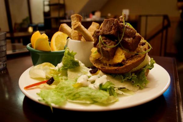 POND BURGER CAFE:台北_POND BURGER CAFE份量十足