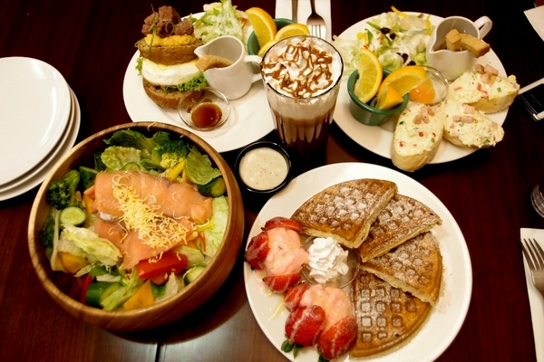 POND BURGER CAFE:台北_POND BURGER CAFE份量十足