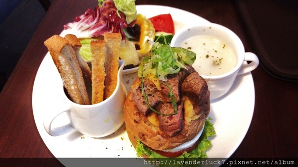POND BURGER CAFE:☆信義pond burger cafe