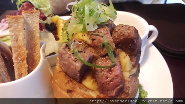 POND BURGER CAFE:☆信義pond burger cafe