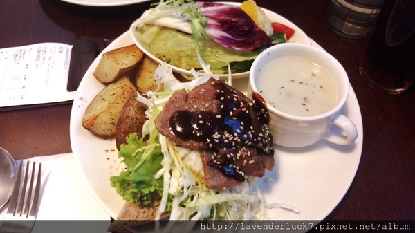 POND BURGER CAFE:☆信義pond burger cafe