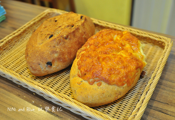 139縣景點赤腳精靈柴燒麵包04.jpg