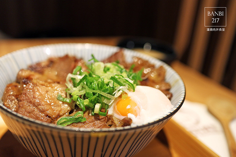Banbi217 美食旅遊: 滿燒肉丼食堂 平價日本料理丼飯(信義區,捷運六張犁站,通化街夜市美食)
