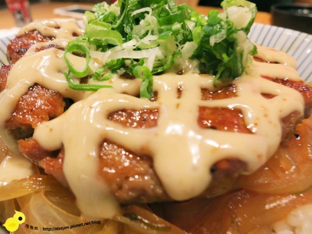 【台北】滿燒肉丼食堂-好吃的丼飯-胡麻醬漢堡排丼飯-安格斯牛排丼飯