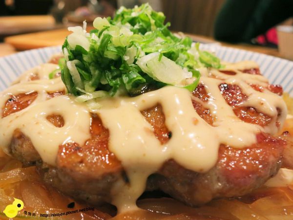 【台北】滿燒肉丼食堂-好吃的丼飯-胡麻醬漢堡排丼飯-安格斯牛排丼飯