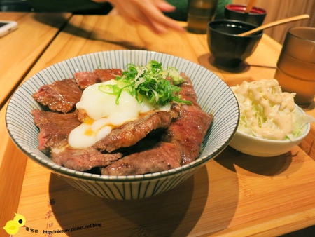 【台北】滿燒肉丼食堂-好吃的丼飯-胡麻醬漢堡排丼飯-安格斯牛排丼飯