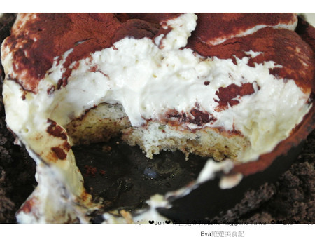 Trattoria Reggiano:【食記】oO。。台北 東區 Trattoria Reggiano Taiwan食品餐廳 大花園 威尼斯花園 小磨菇 小蜜蜂 小飄蟲 提拉米蘇盆栽 超可愛的盆栽花園蛋糕組合,跟著蜜蜂飛舞吧~o○。