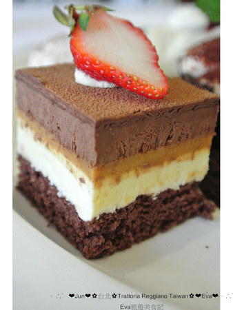 Trattoria Reggiano:【食記】oO。。台北 東區 Trattoria Reggiano Taiwan食品餐廳 大花園 威尼斯花園 小磨菇 小蜜蜂 小飄蟲 提拉米蘇盆栽 超可愛的盆栽花園蛋糕組合,跟著蜜蜂飛舞吧~o○。