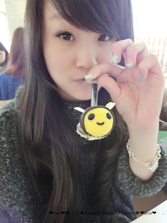 Trattoria Reggiano:【食記】oO。。台北 東區 Trattoria Reggiano Taiwan食品餐廳 大花園 威尼斯花園 小磨菇 小蜜蜂 小飄蟲 提拉米蘇盆栽 超可愛的盆栽花園蛋糕組合,跟著蜜蜂飛舞吧~o○。