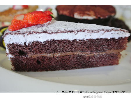 Trattoria Reggiano:【食記】oO。。台北 東區 Trattoria Reggiano Taiwan食品餐廳 大花園 威尼斯花園 小磨菇 小蜜蜂 小飄蟲 提拉米蘇盆栽 超可愛的盆栽花園蛋糕組合,跟著蜜蜂飛舞吧~o○。