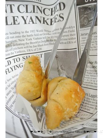 Trattoria Reggiano:【食記】oO。。台北 東區 Trattoria Reggiano Taiwan食品餐廳 大花園 威尼斯花園 小磨菇 小蜜蜂 小飄蟲 提拉米蘇盆栽 超可愛的盆栽花園蛋糕組合,跟著蜜蜂飛舞吧~o○。