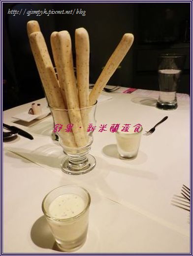 1327338183-1928516893