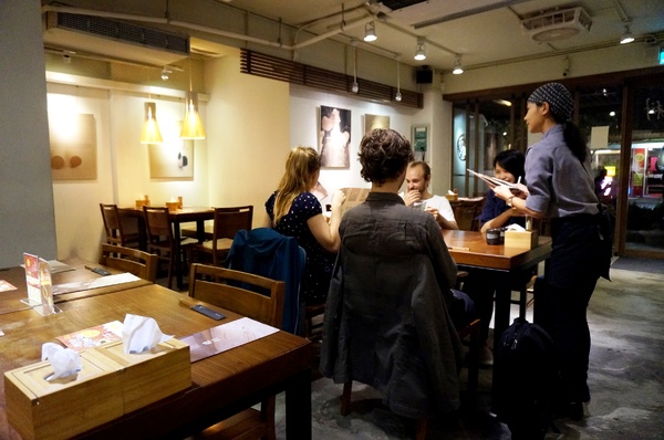 穗科手打烏龍麵(台北忠孝店)：[忠孝敦化] 穗科手打烏龍麵：職人手作精神