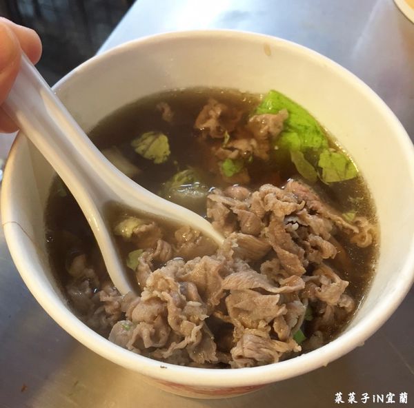 羊鋪子：[宜蘭羅東]羅東夜市必喝的羊肉湯♥『羊鋪子』♥ 店家獨門沙茶醬之沙茶羊肉炒飯