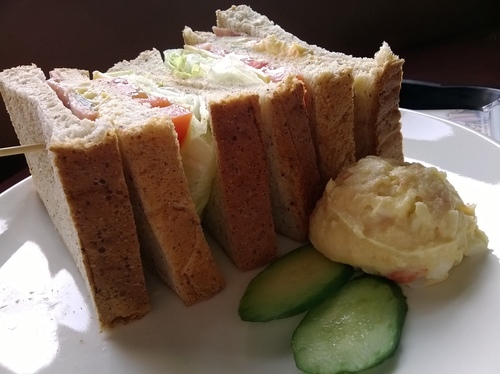 伯朗咖啡館(頭城城堡咖啡館):Enjoy the food, the scenery and the castle,宜蘭深林中的歐式城堡——Mr.Brown頭城城堡店