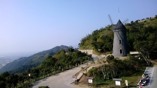 伯朗咖啡館(頭城城堡咖啡館):Enjoy the food, the scenery and the castle,宜蘭深林中的歐式城堡——Mr.Brown頭城城堡店