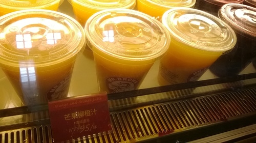 伯朗咖啡館(頭城城堡咖啡館):Enjoy the food, the scenery and the castle,宜蘭深林中的歐式城堡——Mr.Brown頭城城堡店