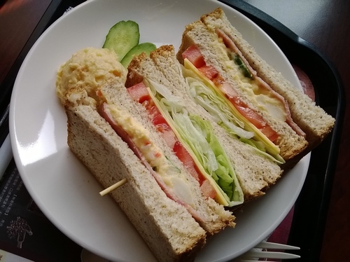 伯朗咖啡館(頭城城堡咖啡館):Enjoy the food, the scenery and the castle,宜蘭深林中的歐式城堡——Mr.Brown頭城城堡店