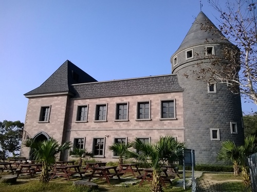 伯朗咖啡館(頭城城堡咖啡館):Enjoy the food, the scenery and the castle,宜蘭深林中的歐式城堡——Mr.Brown頭城城堡店