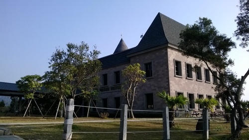 伯朗咖啡館(頭城城堡咖啡館):Enjoy the food, the scenery and the castle,宜蘭深林中的歐式城堡——Mr.Brown頭城城堡店