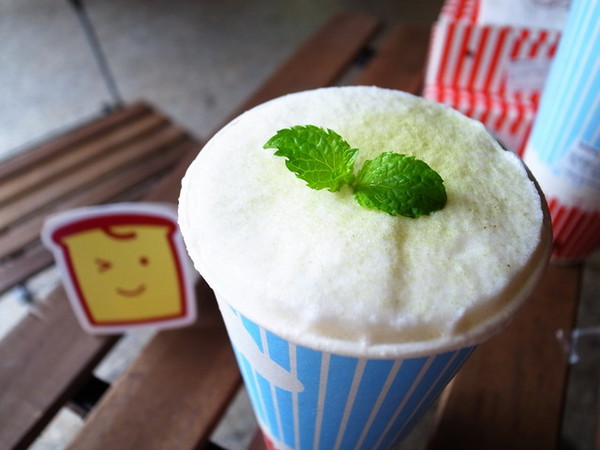 2gether(內湖店)：<食記> 甜滋滋棉花糖厚片 VS 羅勒雞肉帕尼尼～2gether二訪