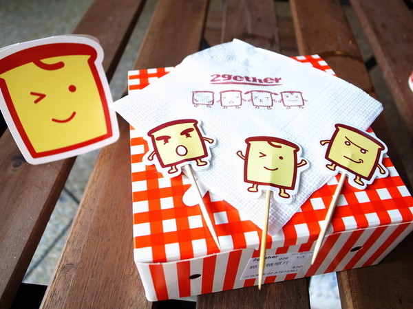 2gether(內湖店)：<食記> 甜滋滋棉花糖厚片 VS 羅勒雞肉帕尼尼～2gether二訪