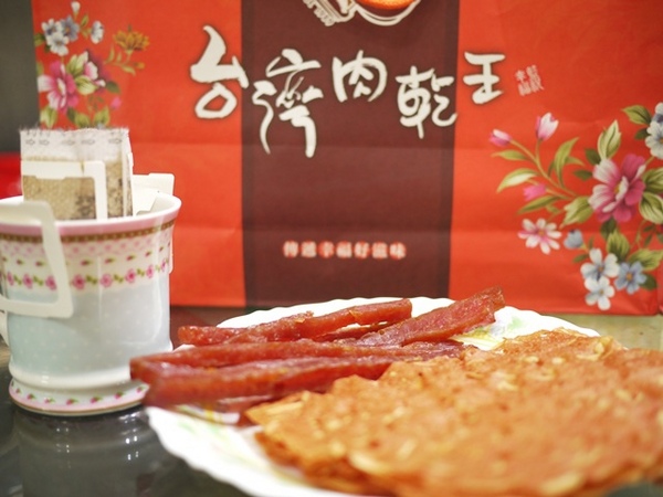 軒記台灣肉乾王:食。中式零嘴-肉乾(團購)。咖啡新朋友!! 軒記台灣肉乾王創新的東西合併幸福美味