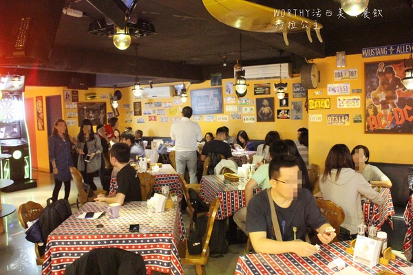 WORTHY活西美式餐飲：板橋大份量學區美食『WORTHY活西美式餐飲』捷運新埔站/漢堡/排餐/飛鑣