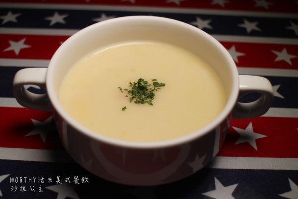 WORTHY活西美式餐飲：板橋大份量學區美食『WORTHY活西美式餐飲』捷運新埔站/漢堡/排餐/飛鑣