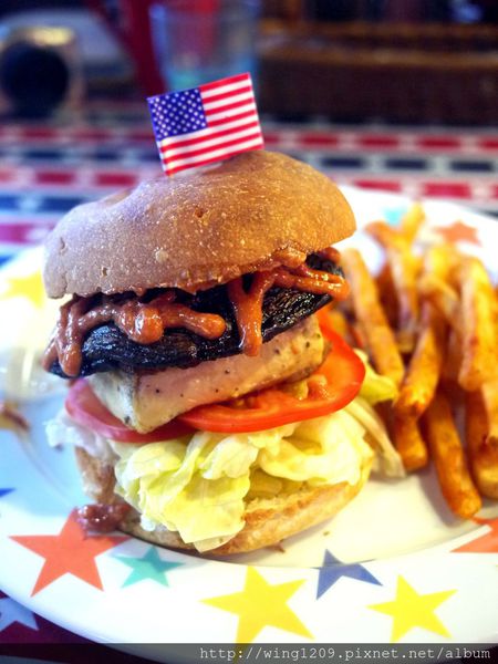 WORTHY活西美式餐飲:創意美式蔬食漢堡。「活西WORTHY美式餐飲」