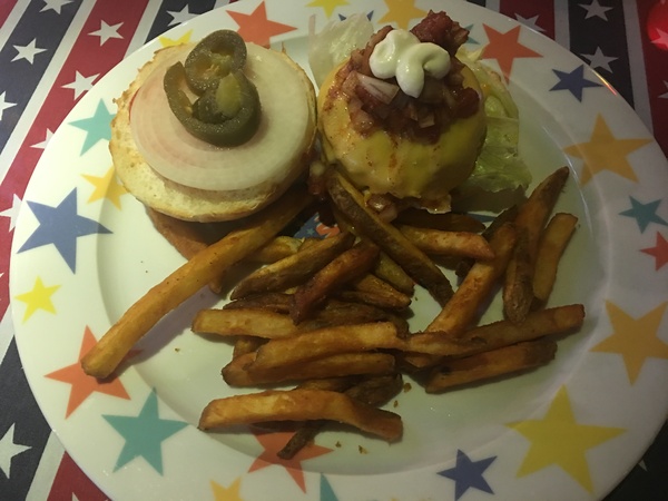 WORTHY活西美式餐飲：[捷運新埔站美食] 隱藏在板橋巷弄的 WORTHY 活西美式餐飲*讓您大快朵頤享受美式料理&暢飲啤酒喲!!