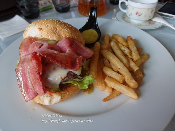 餅乾缺一角cookies missing:《口碑券。十七彈》樂活美食:與心愛的狗狗一同享用~【餅乾缺一角】