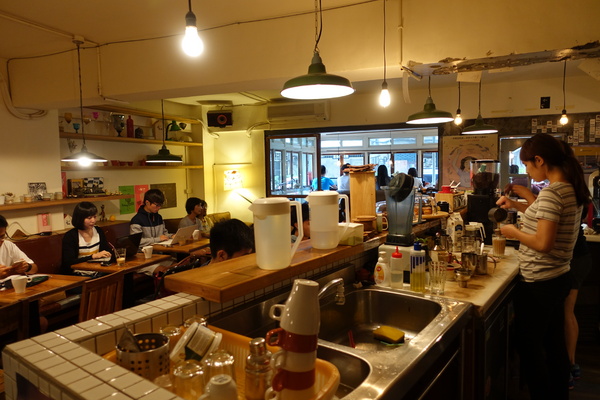 picnic野餐咖啡：(胖樺食記)公館商圈溫州街推薦不限時咖啡廳” picnic野餐咖啡”/有WIFI/有插頭/不收一成服務費/鹹派好吃